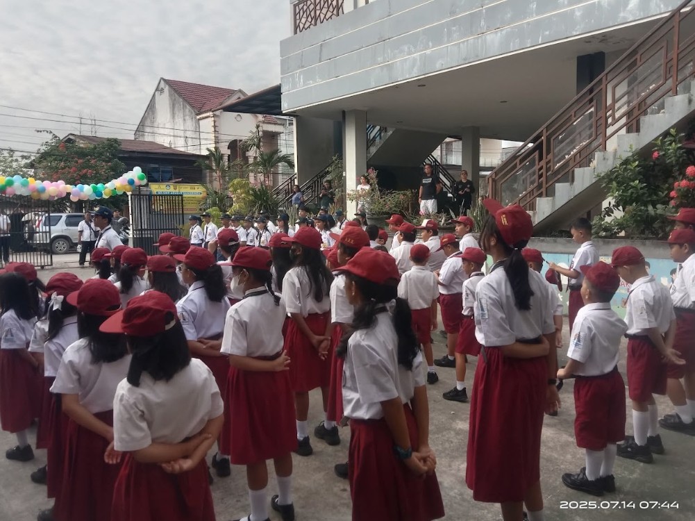Upacara Bendera Senin Pagi di SD/SMP Advent Samarinda
